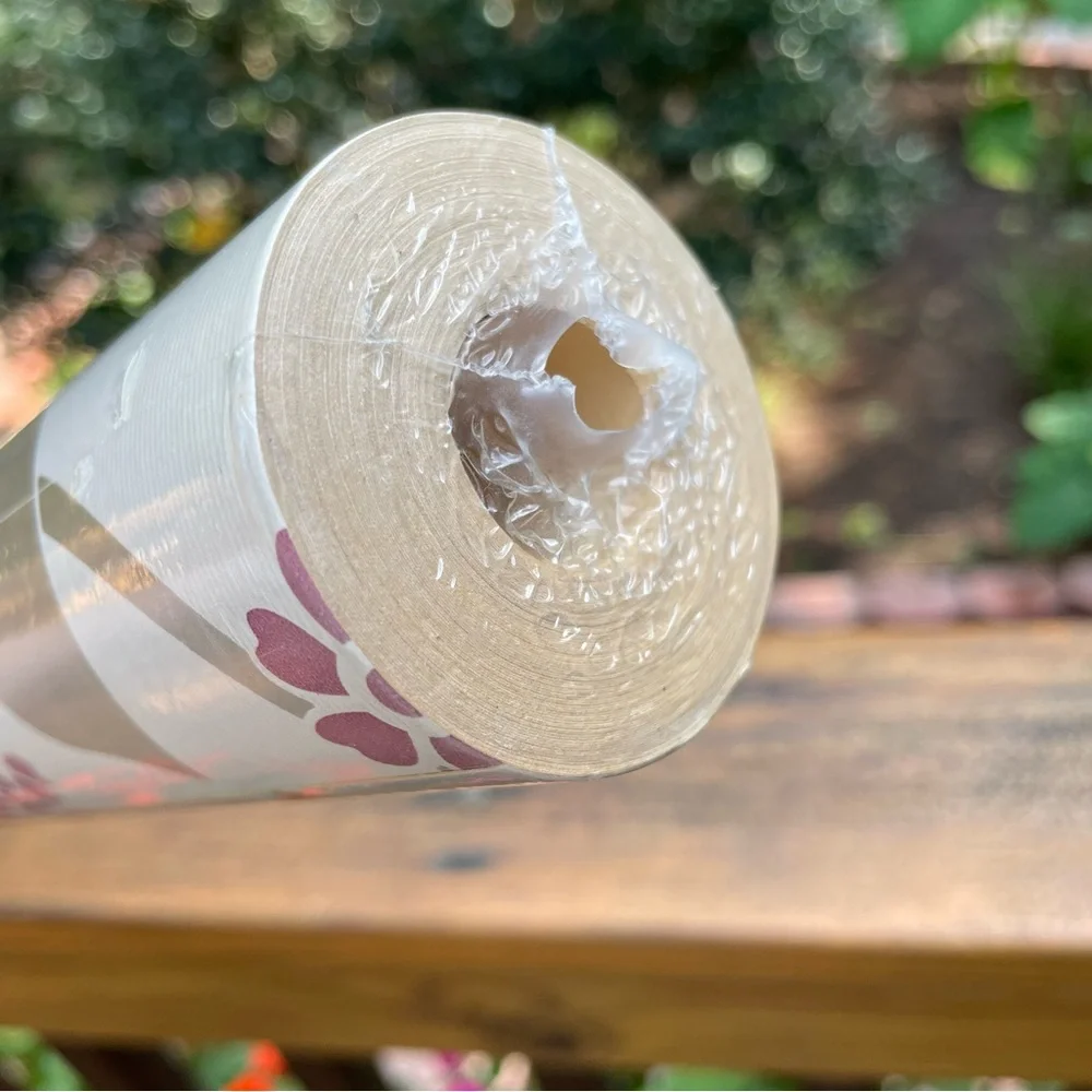 Laurence Llewelyn-Bowen Duchess Wallpaper - DUCHESS ~ PLUM/BBEIGE - 1 Roll